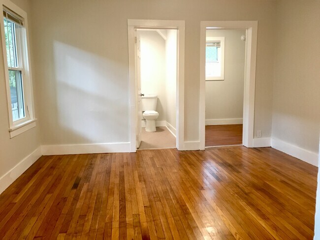 Building Photo - 209 1st St