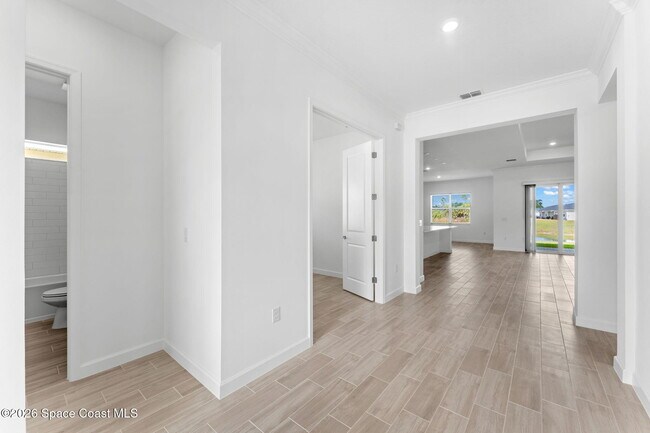 Building Photo - 1464 Island Ave NW