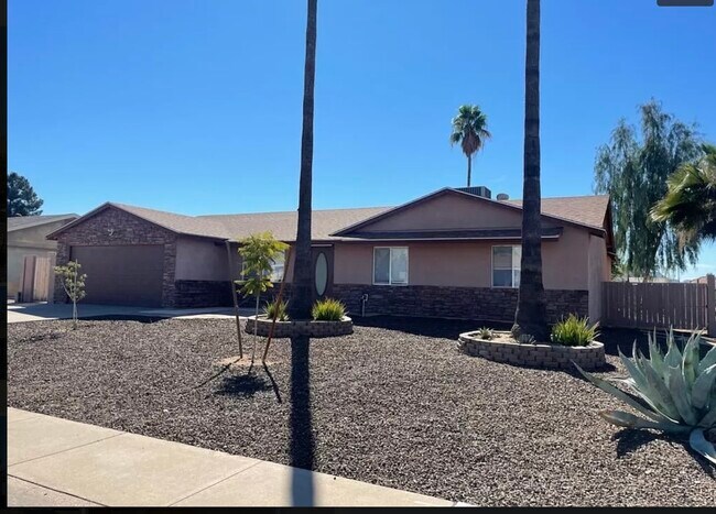 Foto del edificio - 4015 E Friess Dr