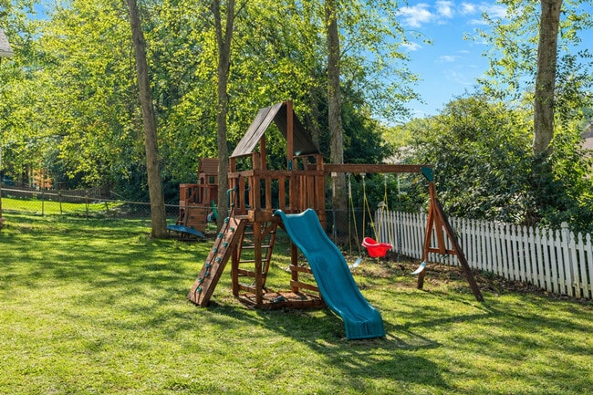 Foto del edificio - 7601 Bedfordshire Dr