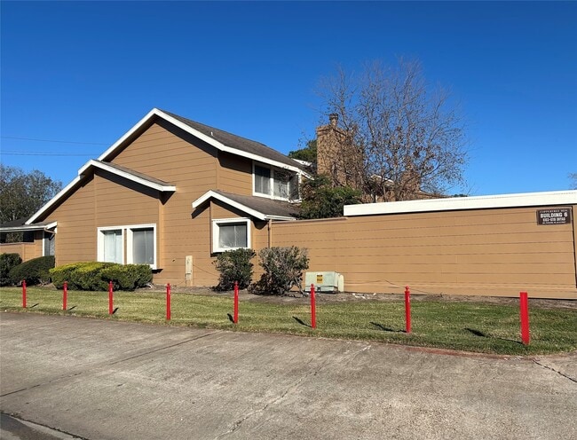 Building Photo - 6119 Dryad Dr
