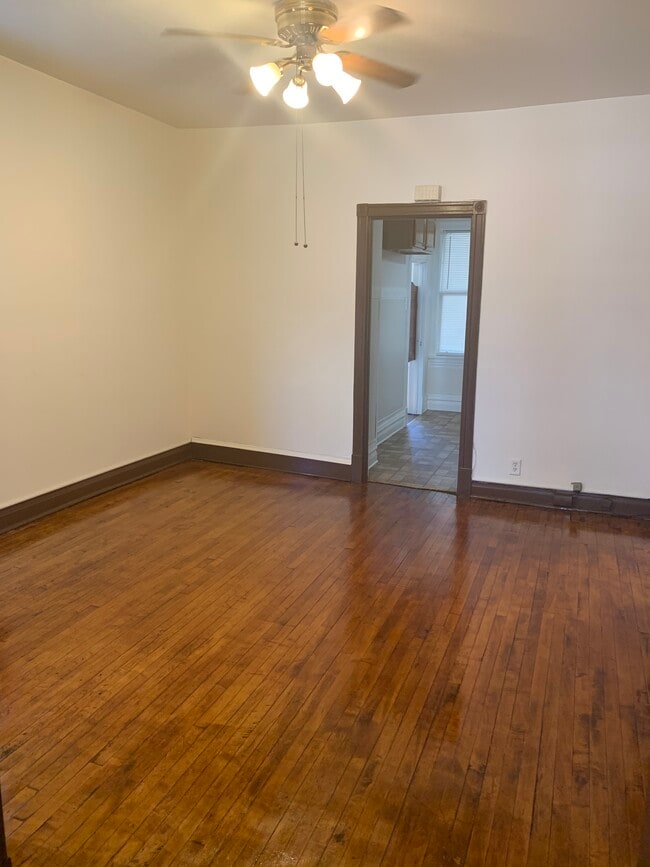 Building Photo - 4715 W Fulton St