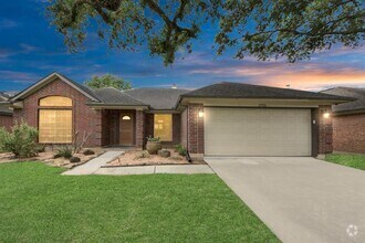 Building Photo - 2706 Plantation Dr