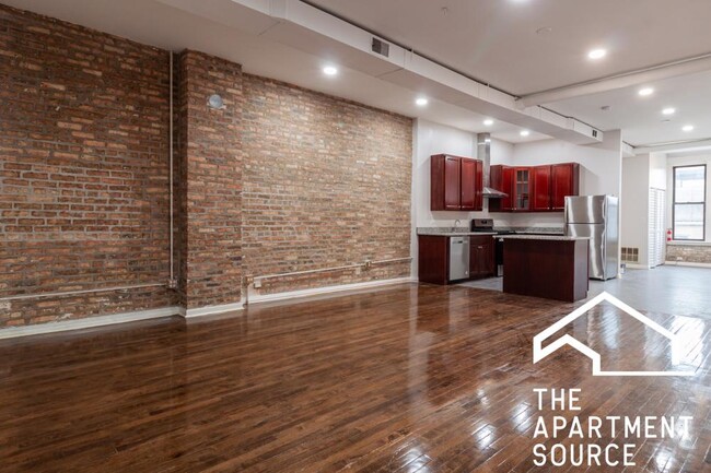 Building Photo - 5 bedroom in Chicago IL 60645