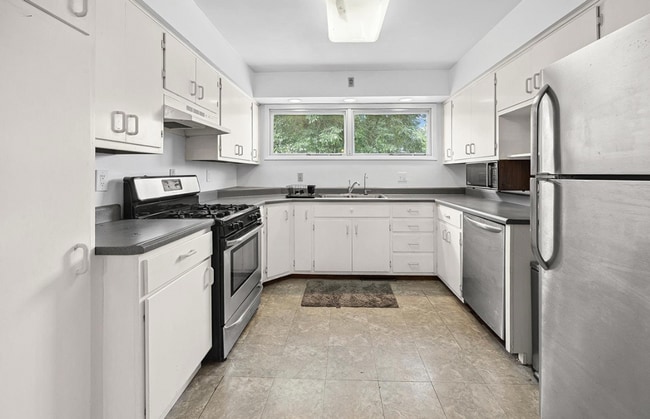 Foto del edificio - 4-Bedroom 2-bath in West Lafayette!