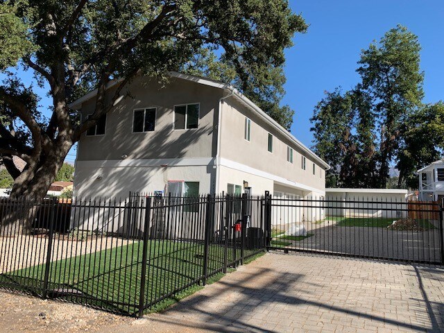 Primary Photo - 10654 Sherman Grove Ave