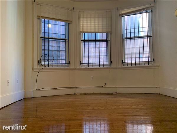 Building Photo - 316 S 43rd St