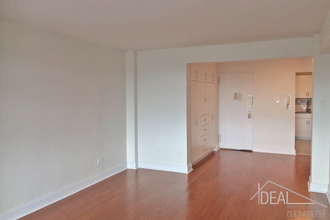Building Photo - Large 3 bedroom in Heart of Canarsie