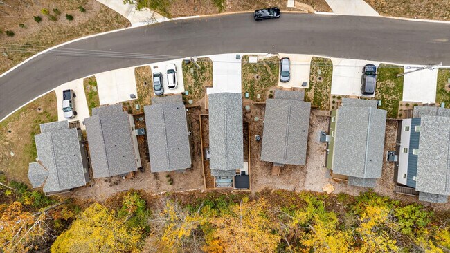 Foto del edificio - 323 Kelly's Ferry Pl