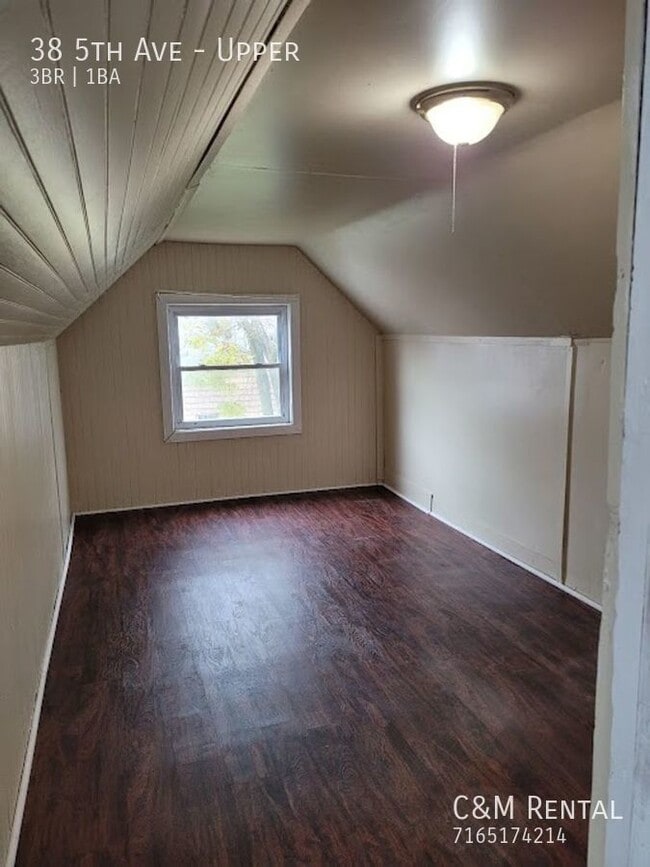 Building Photo - 38 5th Ave