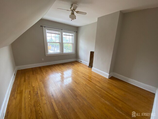 Foto del edificio - 121 Livingston Ave