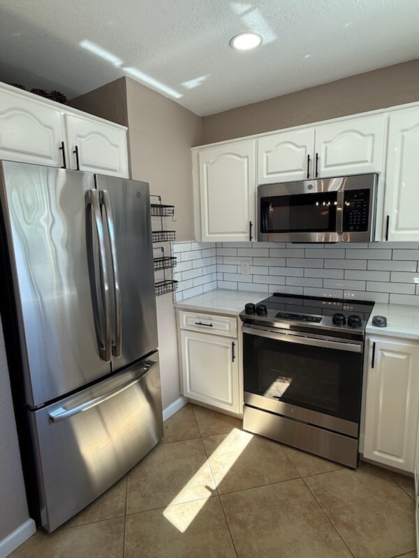 Foto del edificio - Beautiful 3BR 2BA Home w/ Fenced Yard in Tampa