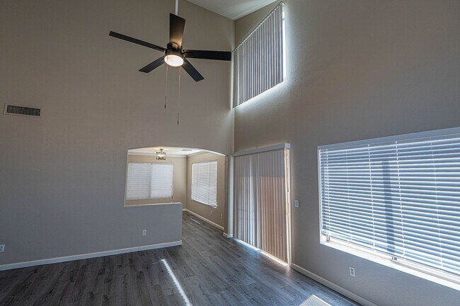 Foto del edificio - Lovely 3 bed/2.5 bath in Lindsay Ranch!