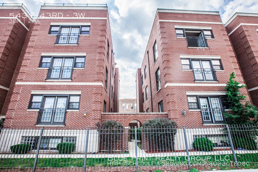 Primary Photo - BEAUTIFUL 3 BEDROOM 2 BATH CONDO