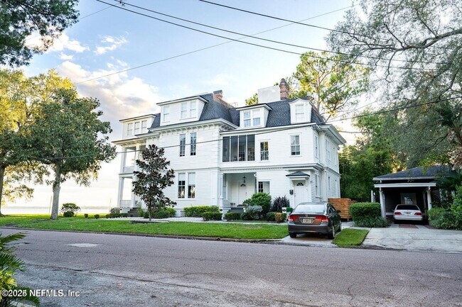 Foto del edificio - 2105 River Blvd