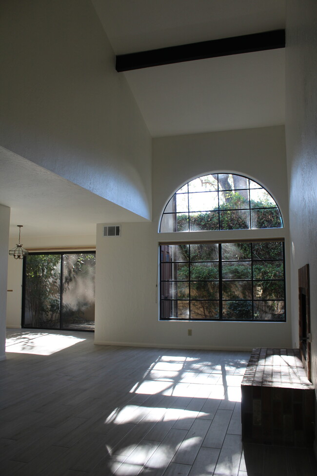 Living Room - 103 Bristol Rd