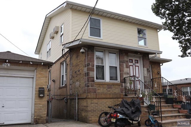 Primary Photo - 162 Rothwell Ave