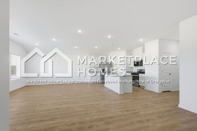 Building Photo - 3040 Laredo Ln