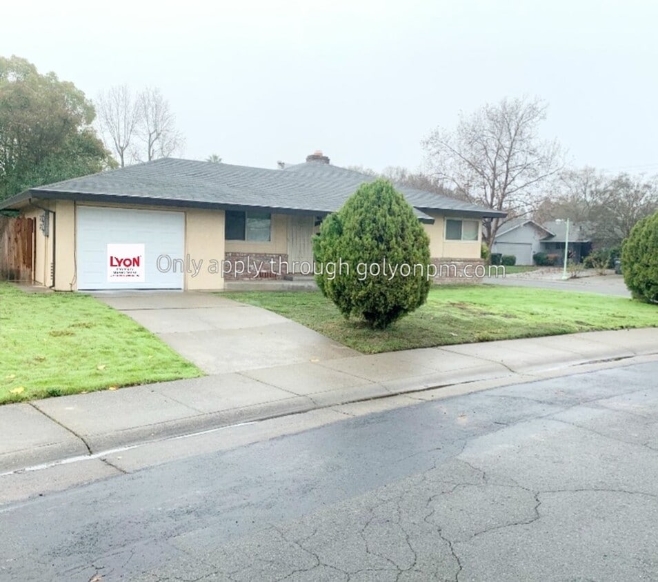 Primary Photo - Beautifully Renovated Halfplex