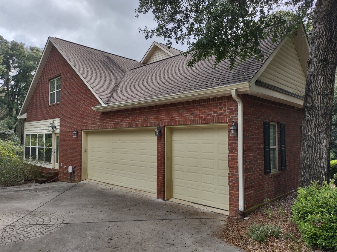 3 Car and Sunroom - 208 Brantley Rdg