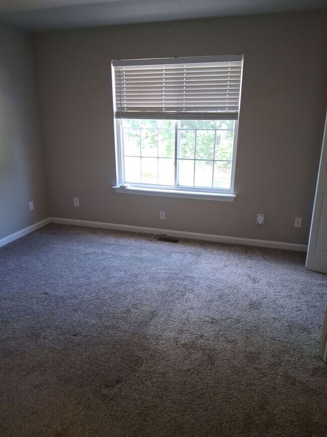 Foto del edificio - Charming 3-bedroom, 1.5-bath home offering 1,072 square feet