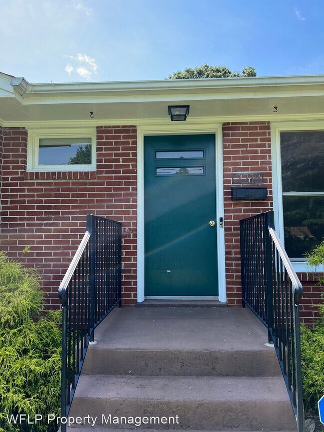Building Photo - 5 br, 2.5 bath House - 2215 Mimosa Drive