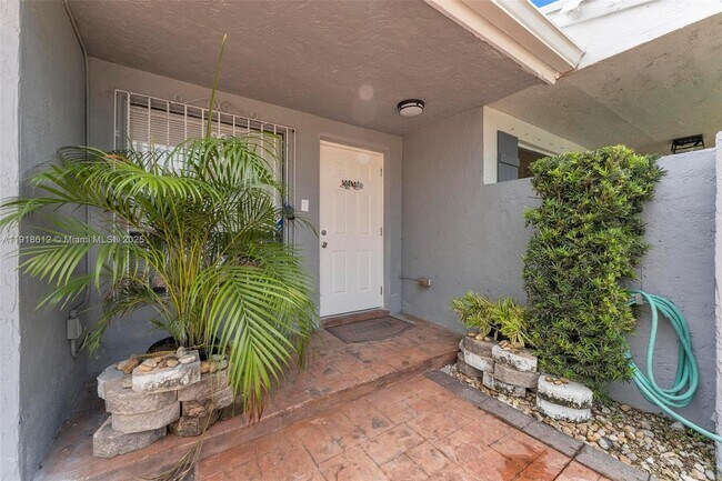 Foto del edificio - 2401 SW 102nd Ave