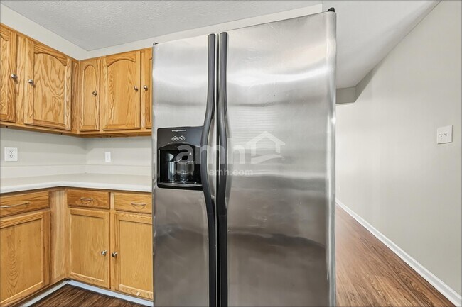 Foto del edificio - 4417 Oakbank Ln