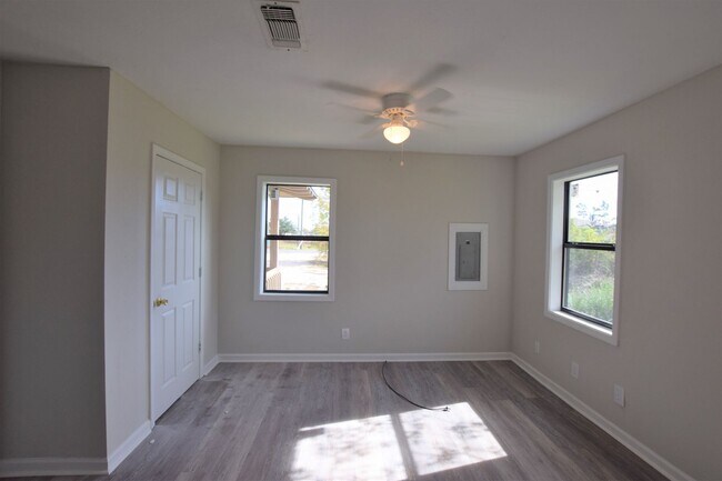 Foto del edificio - 5180 Elliott Rd
