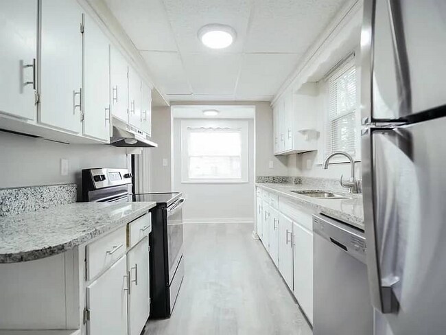 Foto del edificio - 712 Noah Ave