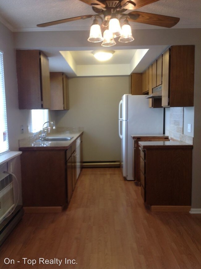 Building Photo - 2 br, 1 bath House - 4022 S. Regal unit #101