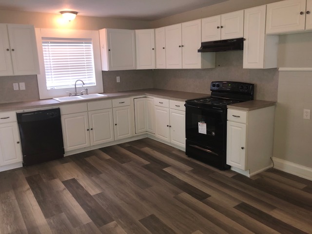 Kitchen + breakfast area - 74 County Road 2415