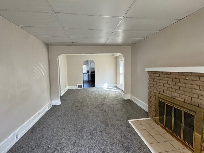Building Photo - 2161 East Ave