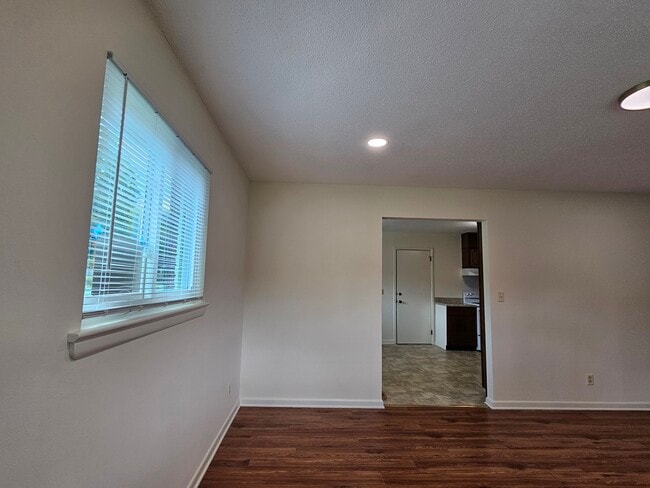 Building Photo - 303 S Germantown Rd