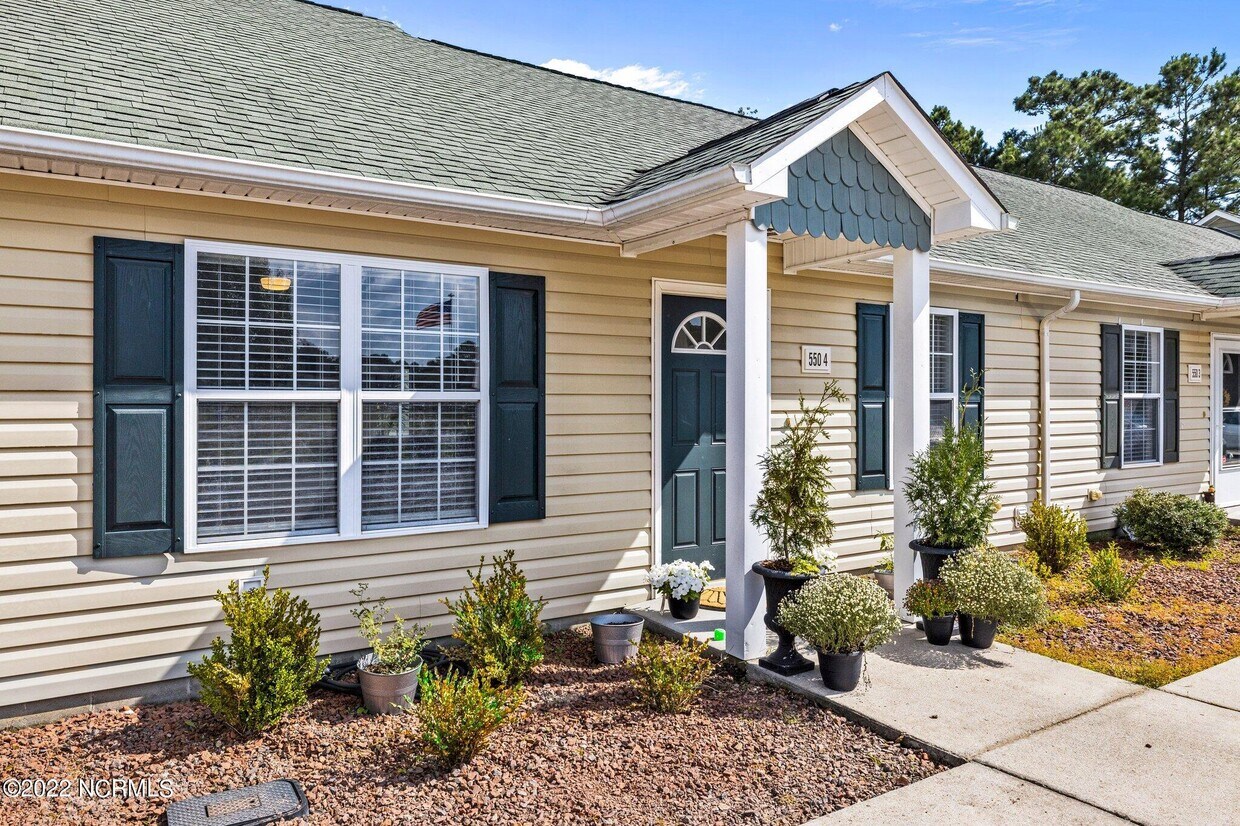 550 Peletier Loop Rd, Swansboro, NC 28584 Townhome Rentals in