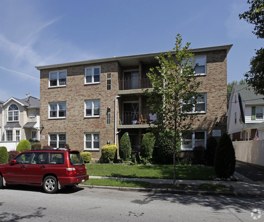 Foto principal - 227 Buel Ave