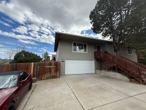 Building Photo - 685 Deer Ridge Ct