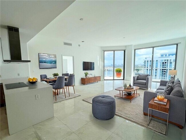 Building Photo - 17301 Biscayne Blvd