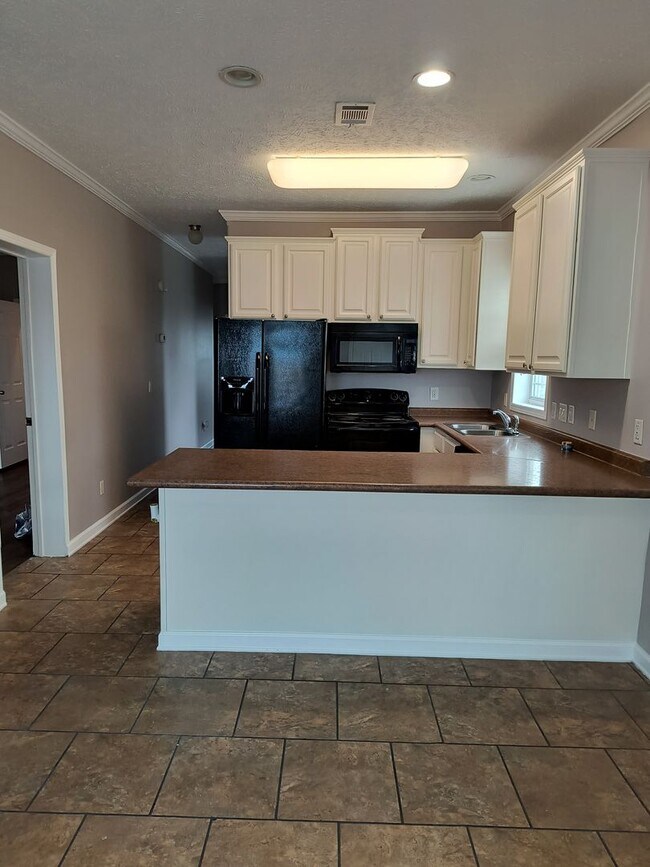 Foto del edificio - 3 bedroom 2 bathroom townhouse in Ocean Springs