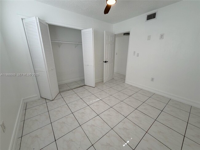 Foto del edificio - 2565 W 56th St