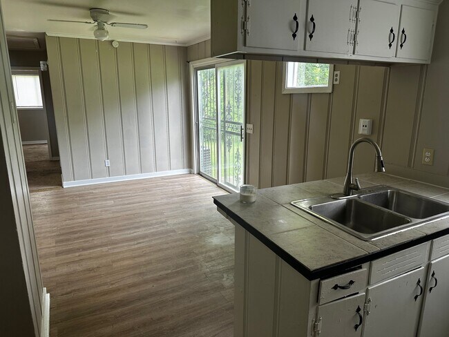 Foto del edificio - 5802 Highland Dr