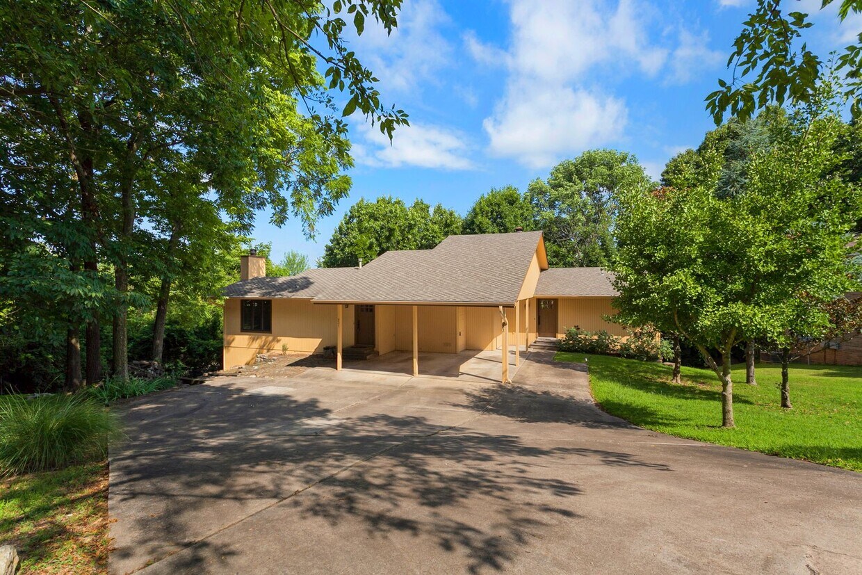 Foto principal - 2 Bedroom/1.5 Bathroom Duplex - ASK ABOUT ...