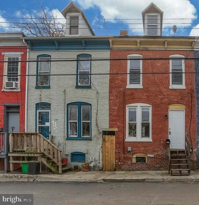 Building Photo - 232 E Gas Ave