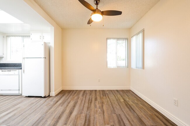 Building Photo - 1125 Meadow Lake Dr