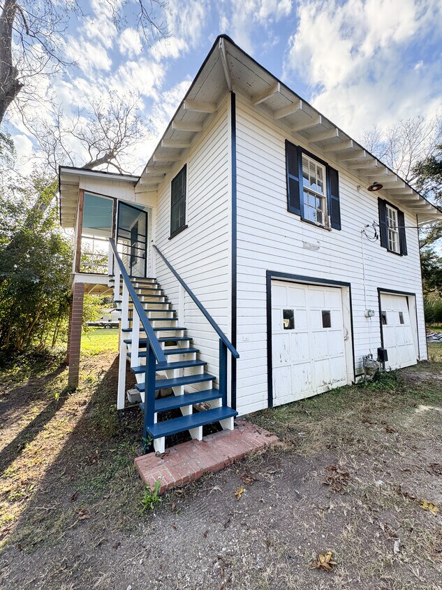 Primary Photo - 2244 Charleston Hwy
