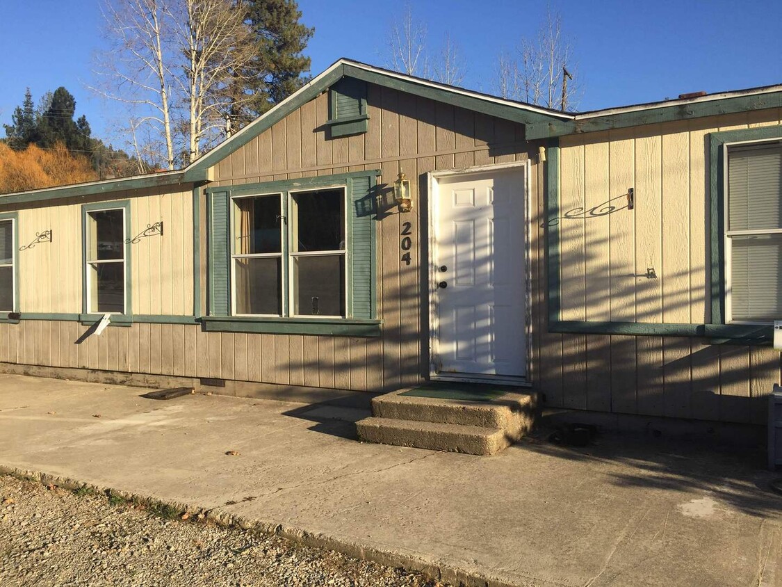 Foto principal - 3 bedroom 2 bath manufactured home located...