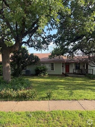 Building Photo - 2217 W Oak St