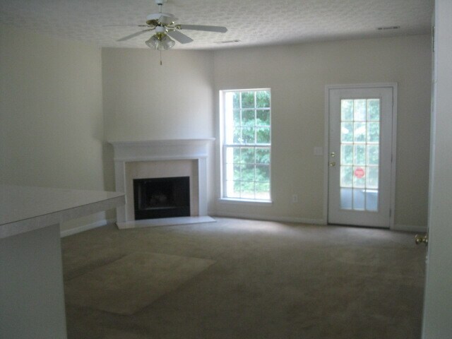 Foto del edificio - 1688 Camden Forrest Way