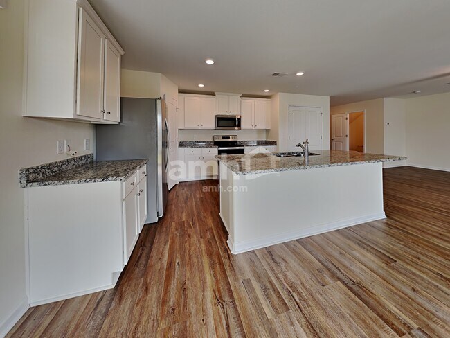 Foto del edificio - 6058 Mason Tucker Drive