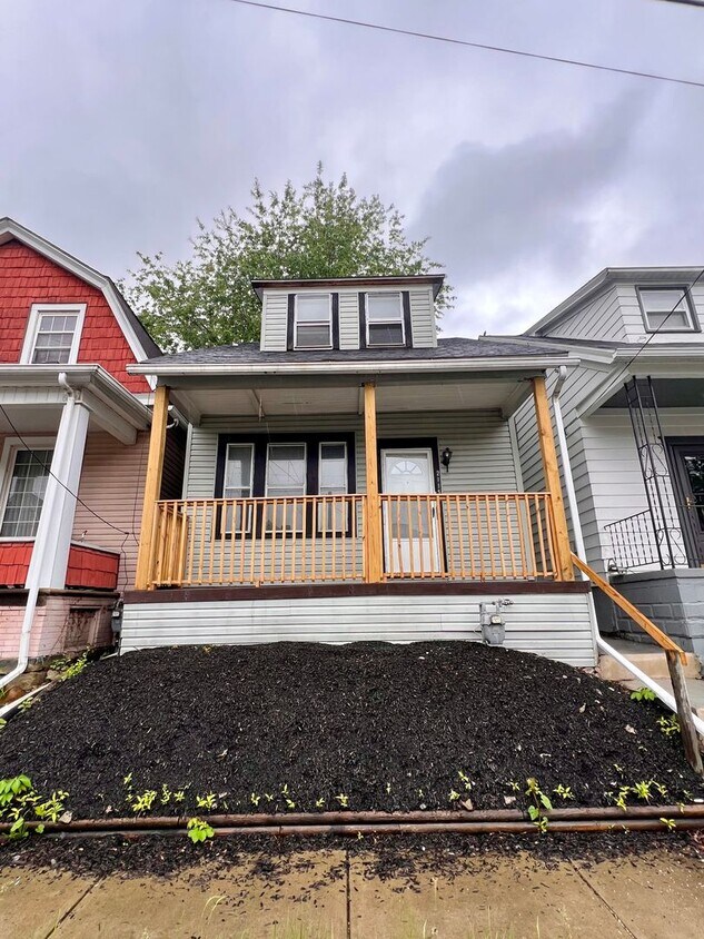 Primary Photo - Beaver Falls - 2 Bedroom 1 Bathroom - Newl...